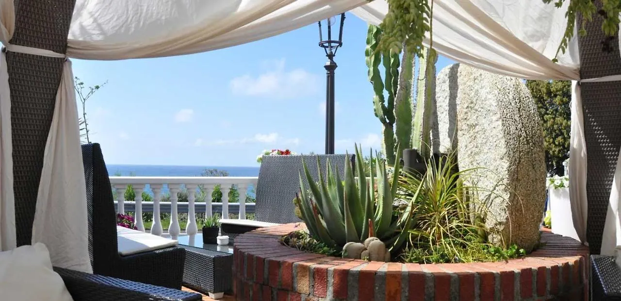 Hotel Torre Celle Ligure 2*,
