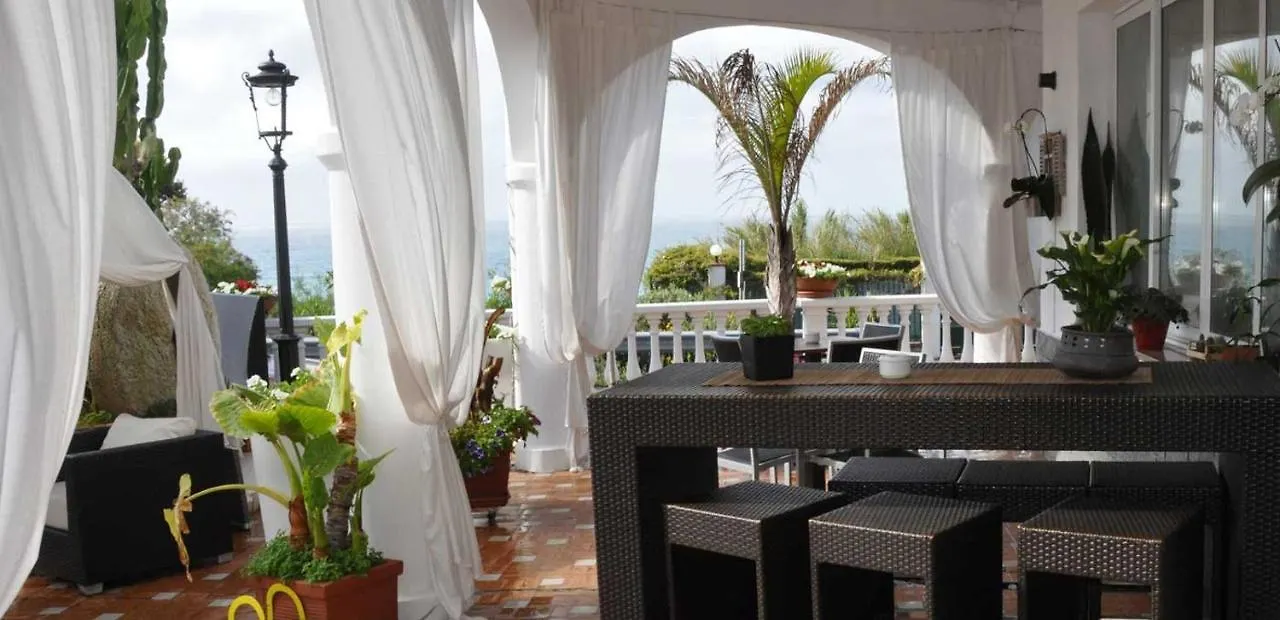 Hotel Torre Celle Ligure 2*,